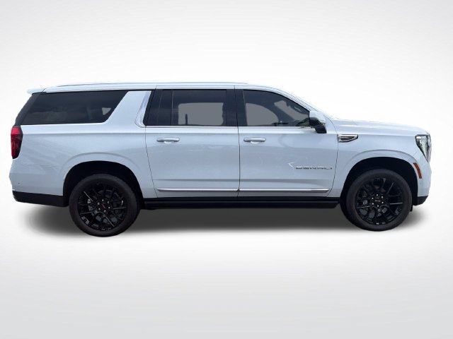 Used 2026 GMC Yukon XL Denali w/ Sun & Power Step Package AWD/4WD image 6