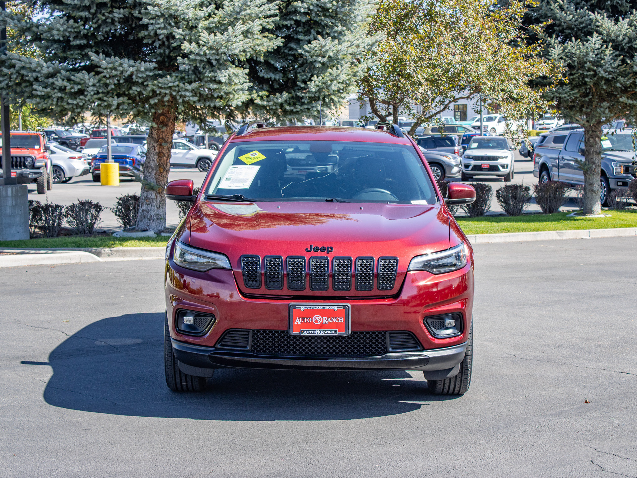 Used 2019 Jeep Cherokee Latitude Plus AWD/4WD image 3