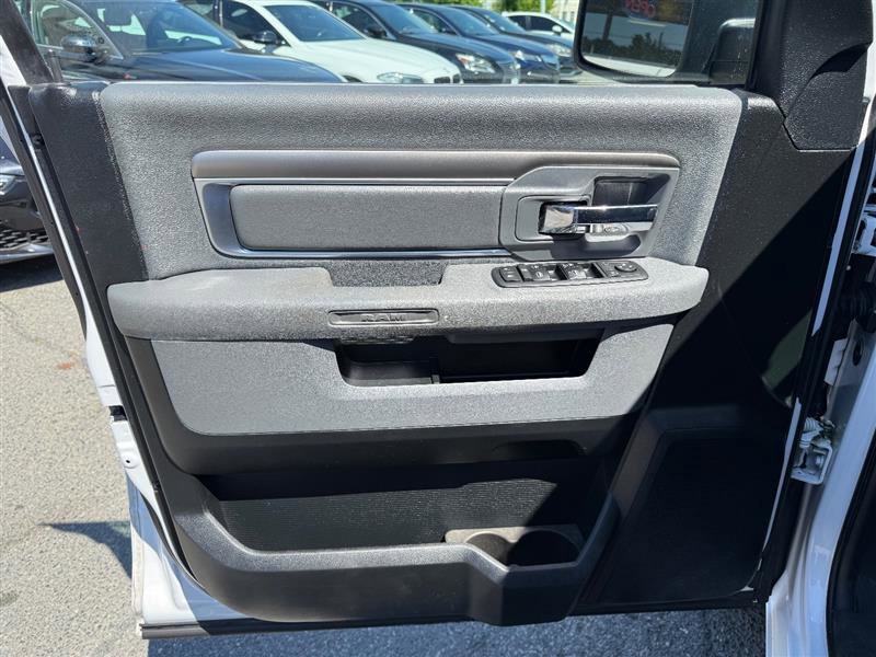 Used 2017 RAM 1500 Classic SLT AWD/4WD image 17