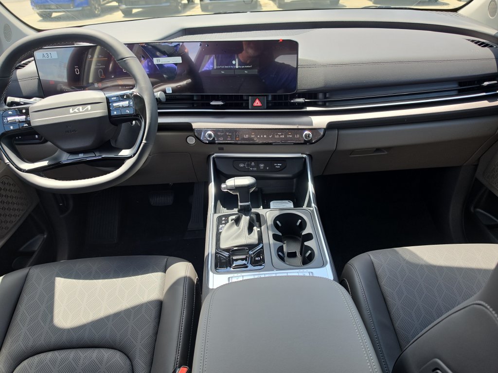 New 2027 Kia Carnival EX FWD image 13