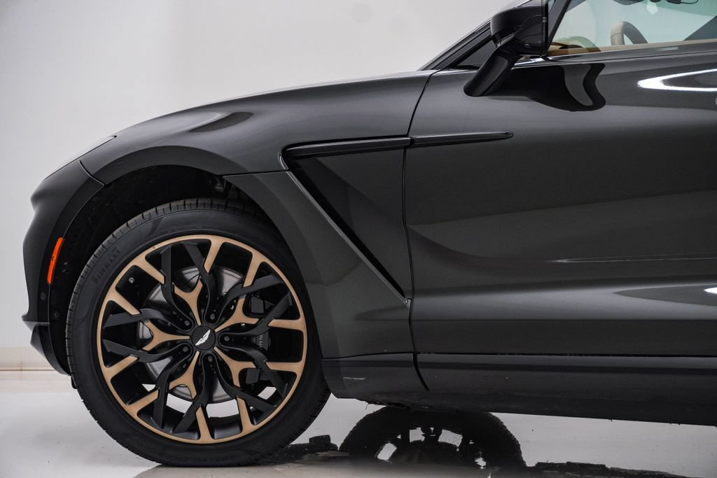 Used 2023 Aston Martin DBX AWD/4WD image 14