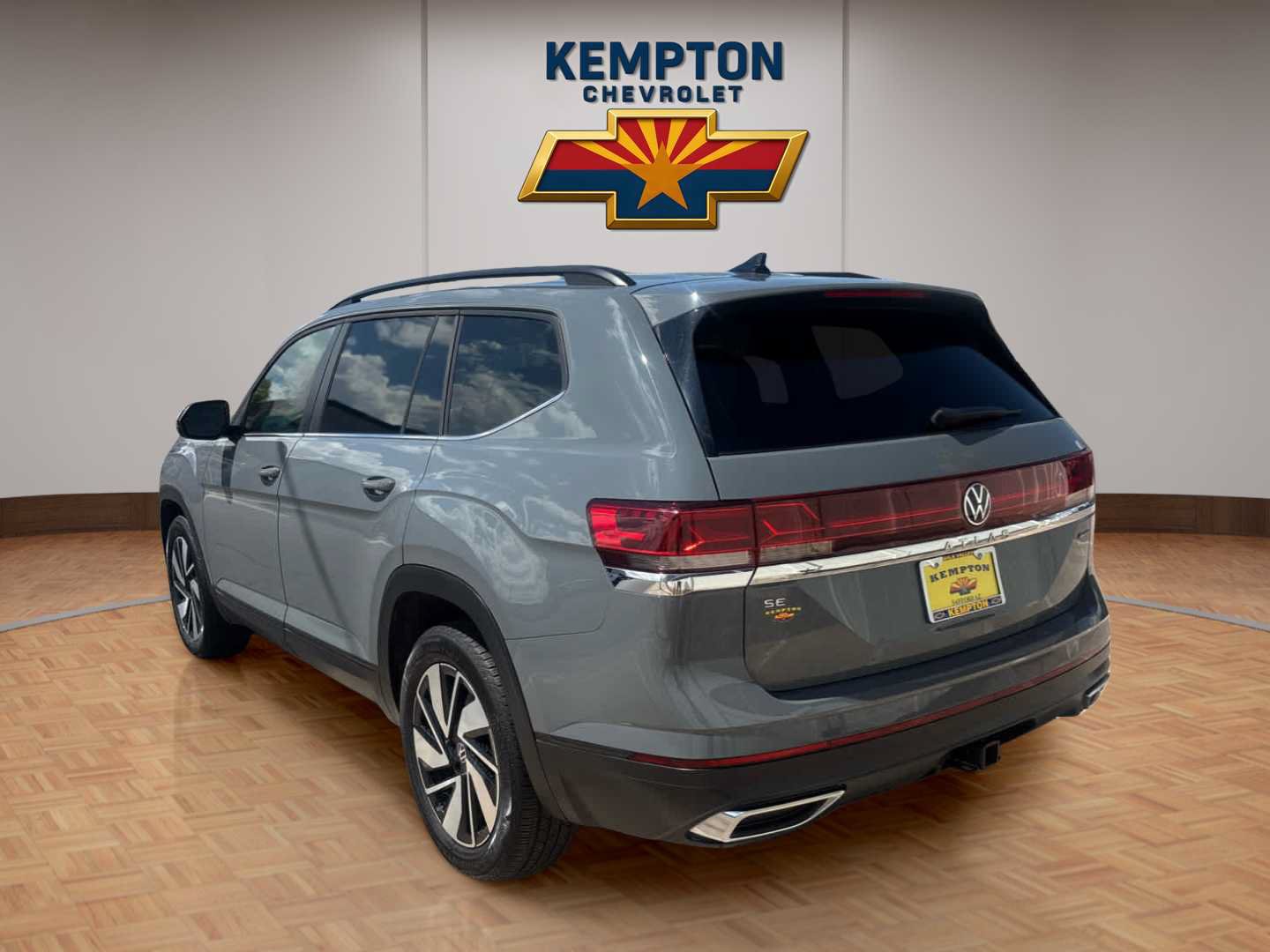 Used 2025 Volkswagen Atlas SE AWD/4WD image 4