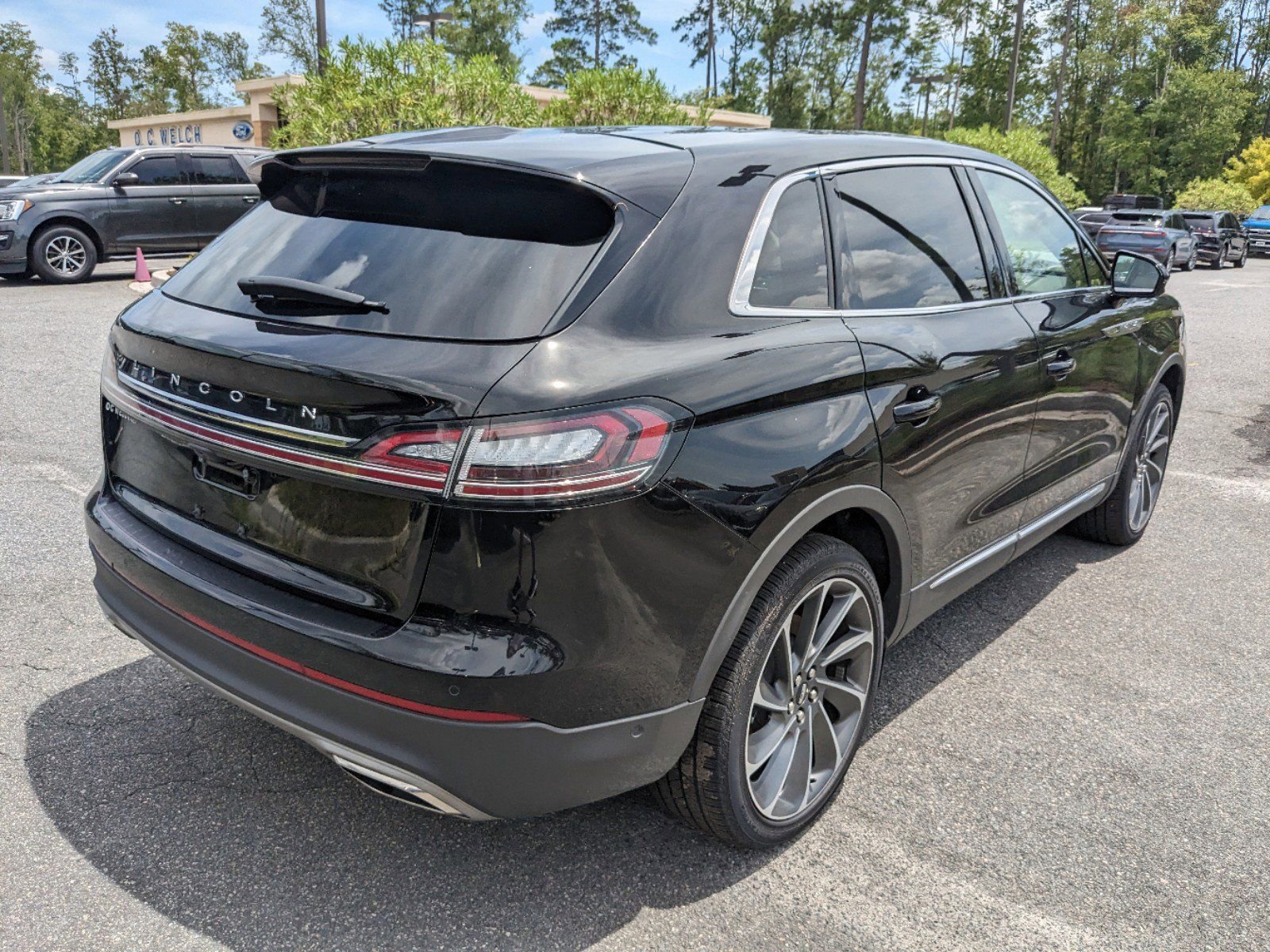 Certified 2023 Lincoln Nautilus Reserve w/ Equipment Group 202A image 5