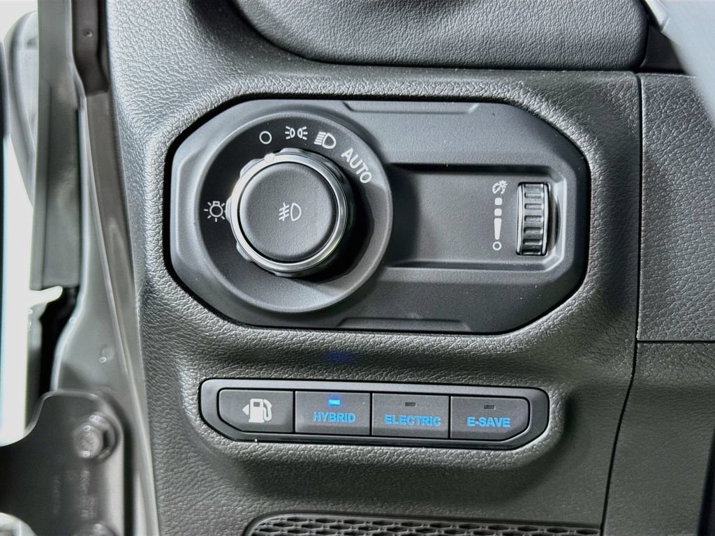 Used 2023 Jeep Wrangler Unlimited Rubicon 4xe w/ Cold Weather Group AWD/4WD image 16
