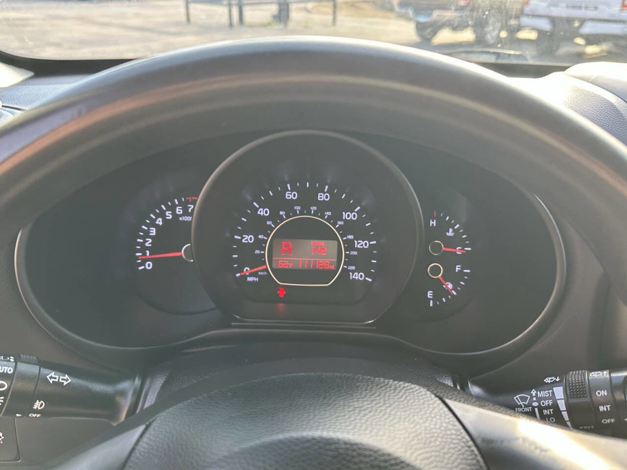 Used 2016 Kia Soul + image 15