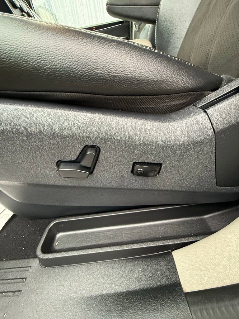 Used 2020 Dodge Grand Caravan SXT FWD image 25