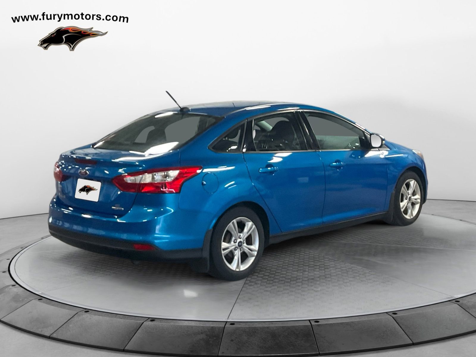 Used 2014 Ford Focus SE w/ SE Winter Package image 3