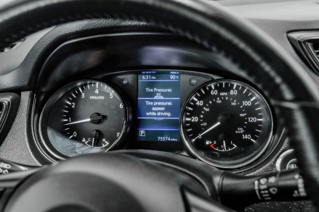 Used 2018 Nissan Rogue SL w/ Premium Package image 17