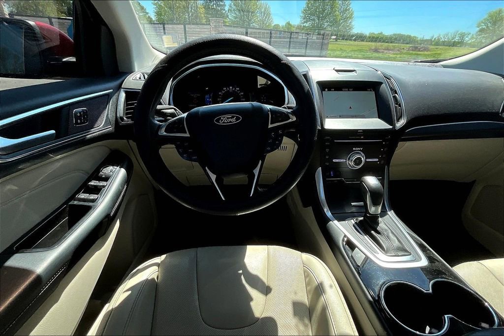Used 2018 Ford Edge Titanium w/ Equipment Group 301A image 3