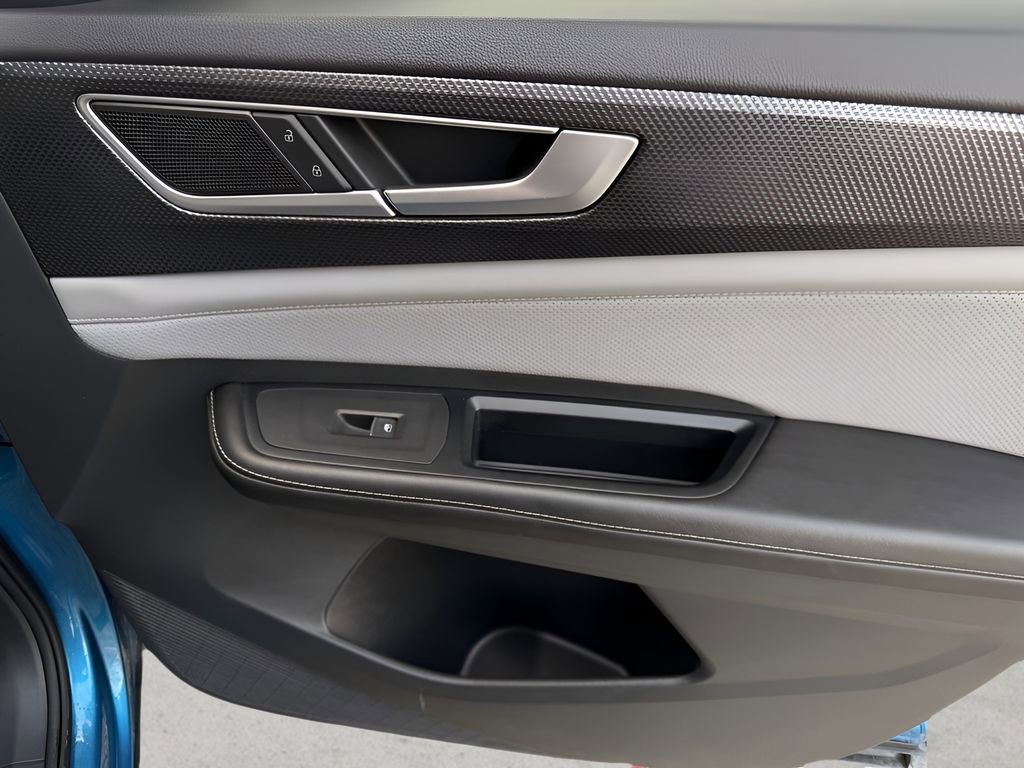 Used 2024 Volkswagen Atlas Cross Sport SEL R-Line image 33