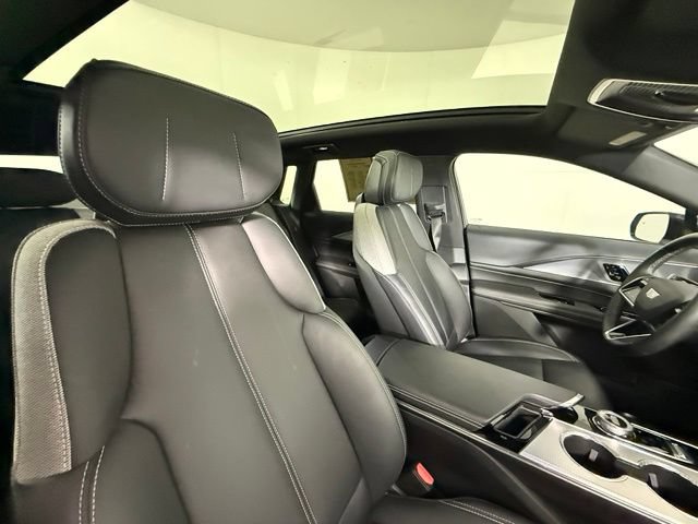 Certified 2024 Cadillac Lyriq Tech RWD image 31