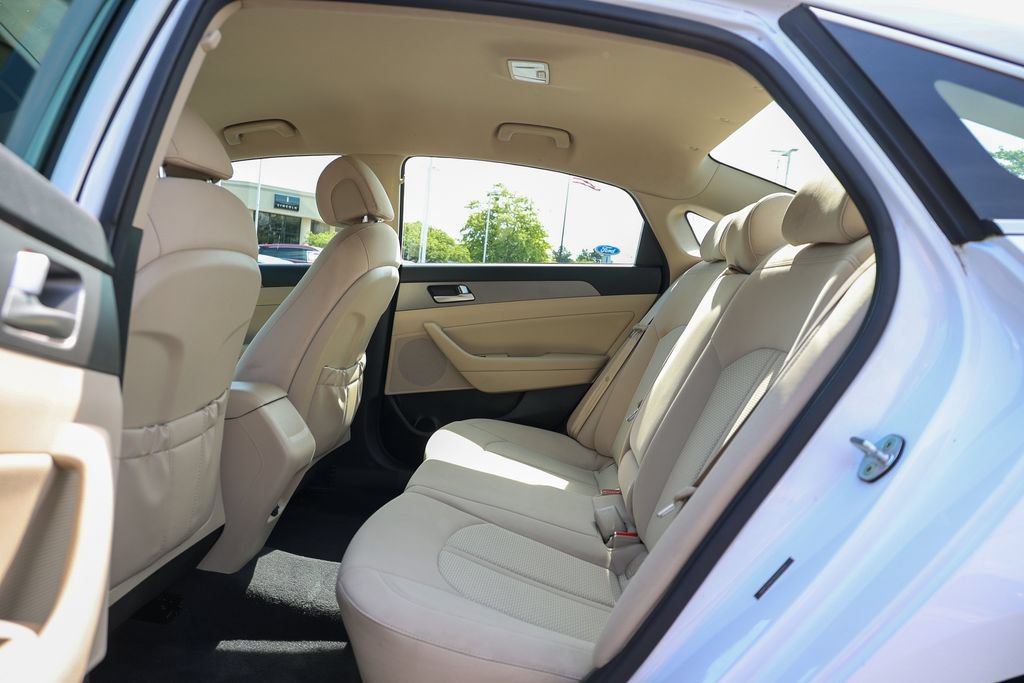 Used 2015 Hyundai Sonata SE w/ Option Group 09 FWD image 33