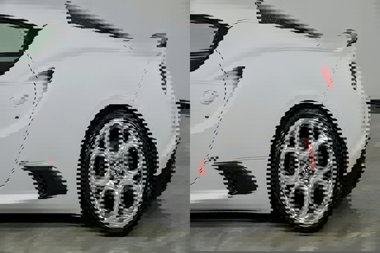 Used 2015 Alfa Romeo 4C Coupe w/ Leather Interior Group image 9