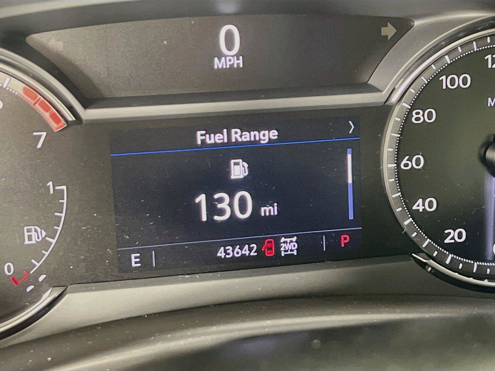 Used 2023 Cadillac XT4 Luxury w/ Cold Weather Package AWD/4WD image 11