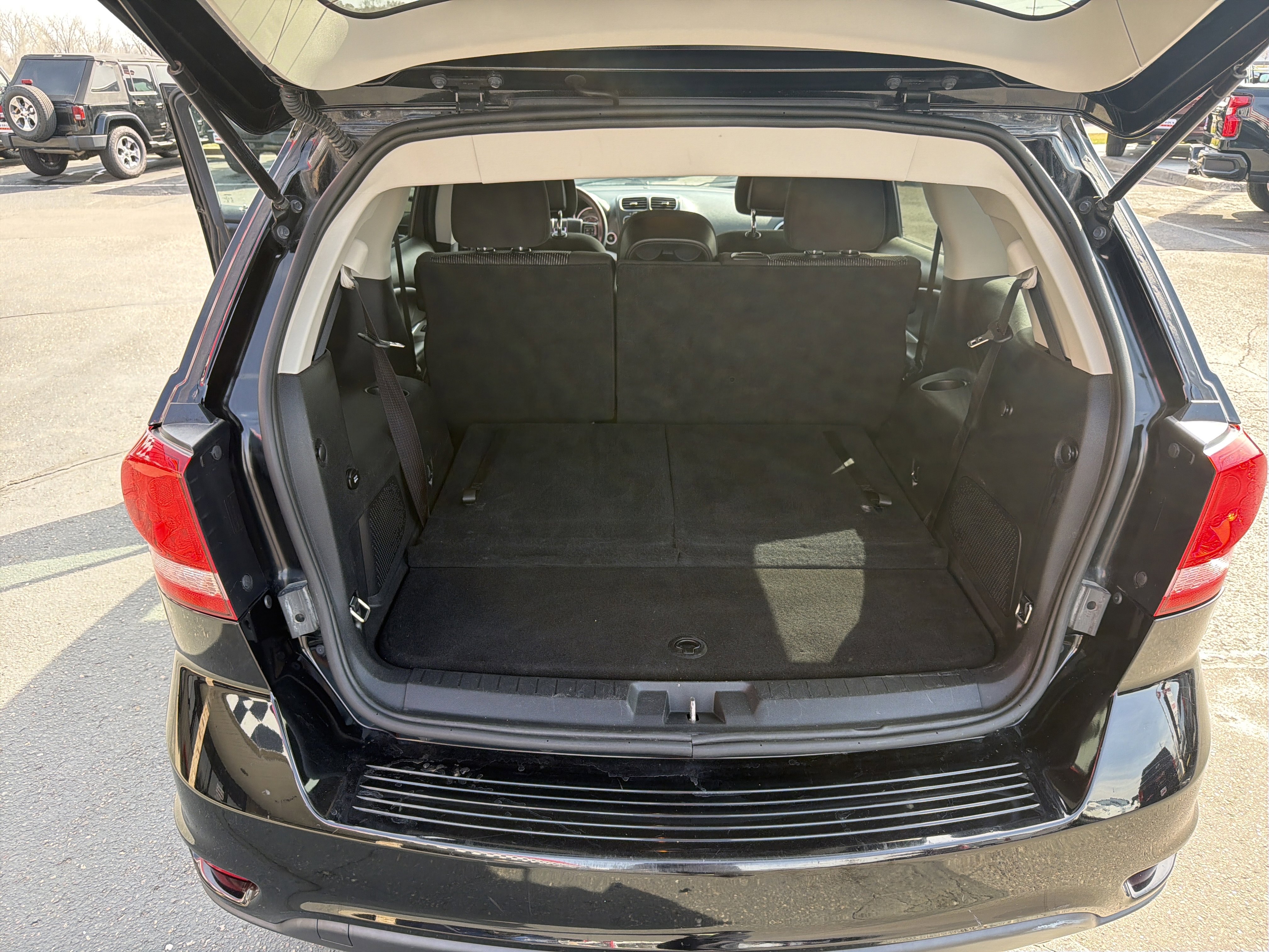Used 2015 Dodge Journey SXT w/ Flexible Seating Group image 28