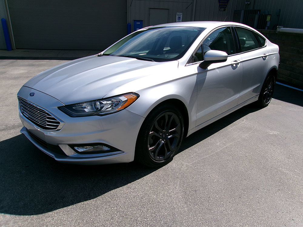 Used 2018 Ford Fusion SE w/ Equipment Group 201A FWD image 5