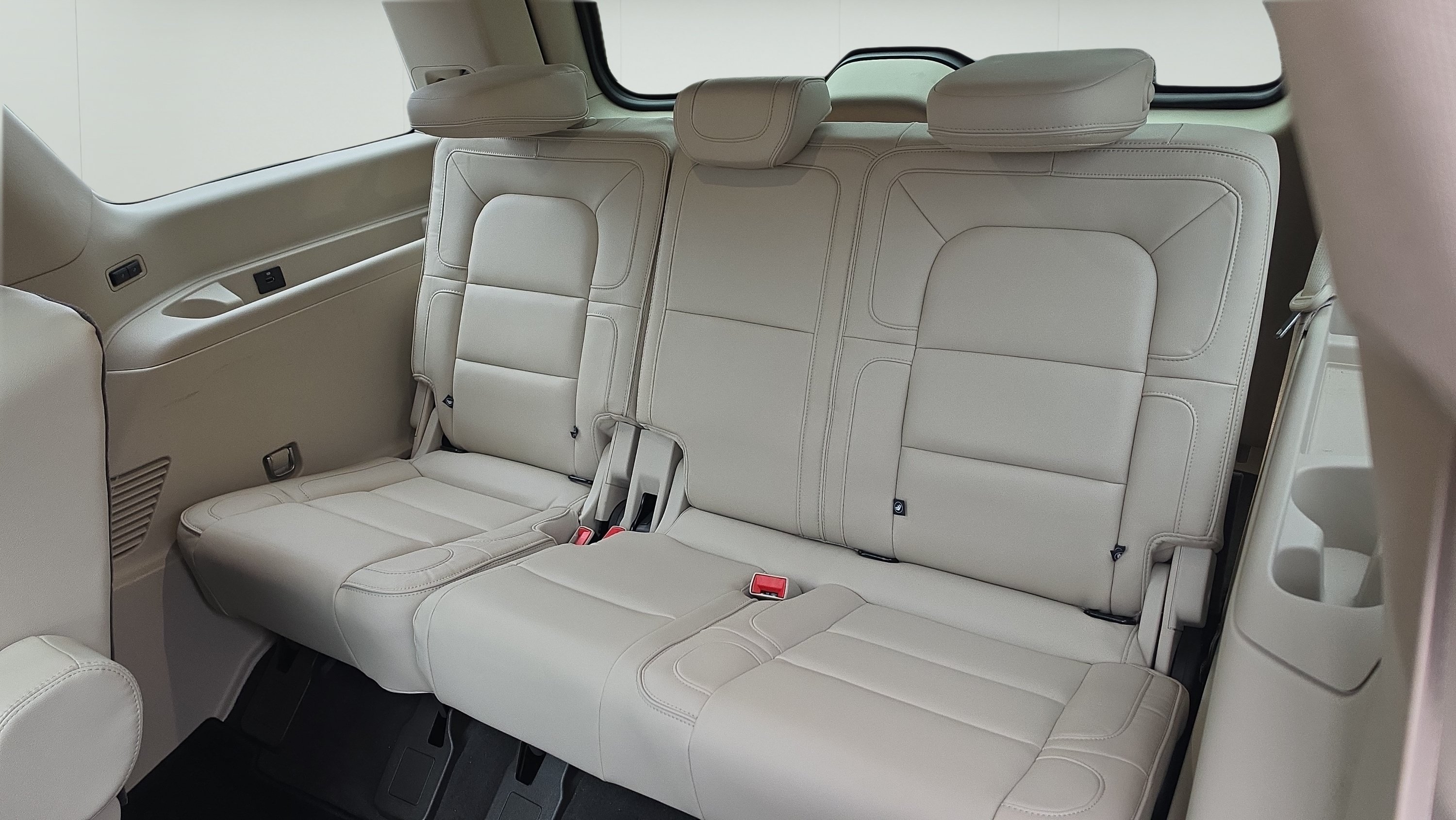 Used 2018 Lincoln Navigator Select w/ Technology Package RWD image 22