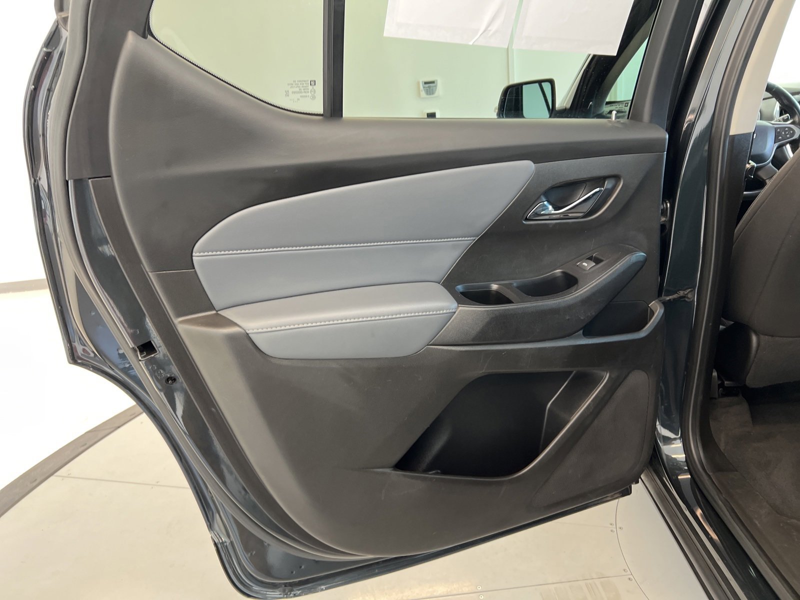 Used 2021 Chevrolet Traverse LT image 34