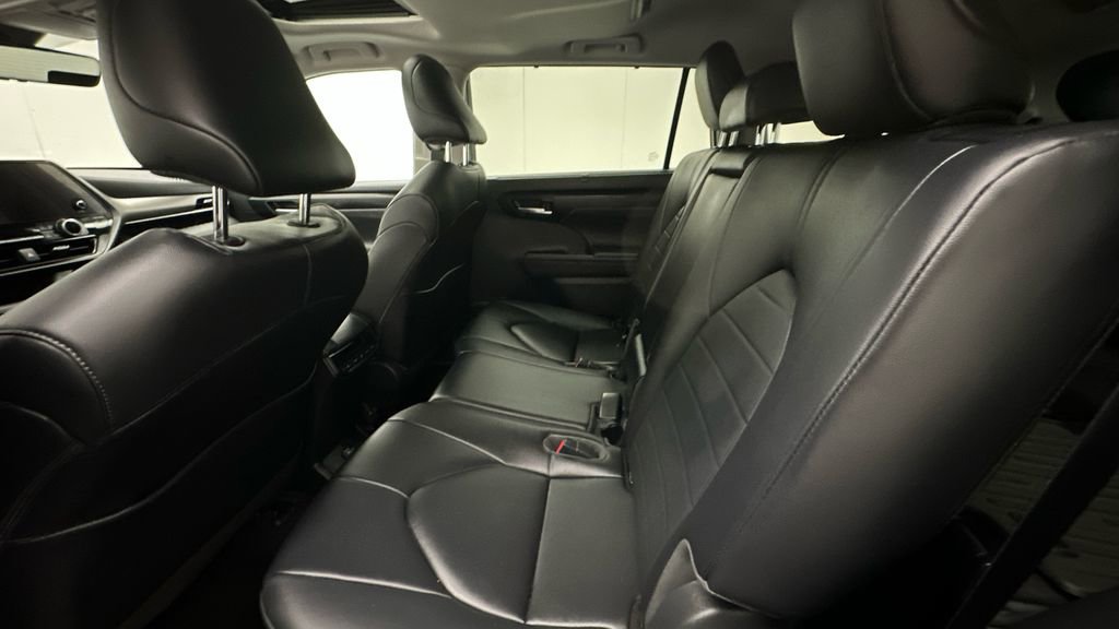 Certified 2023 Toyota Highlander XLE AWD/4WD image 10