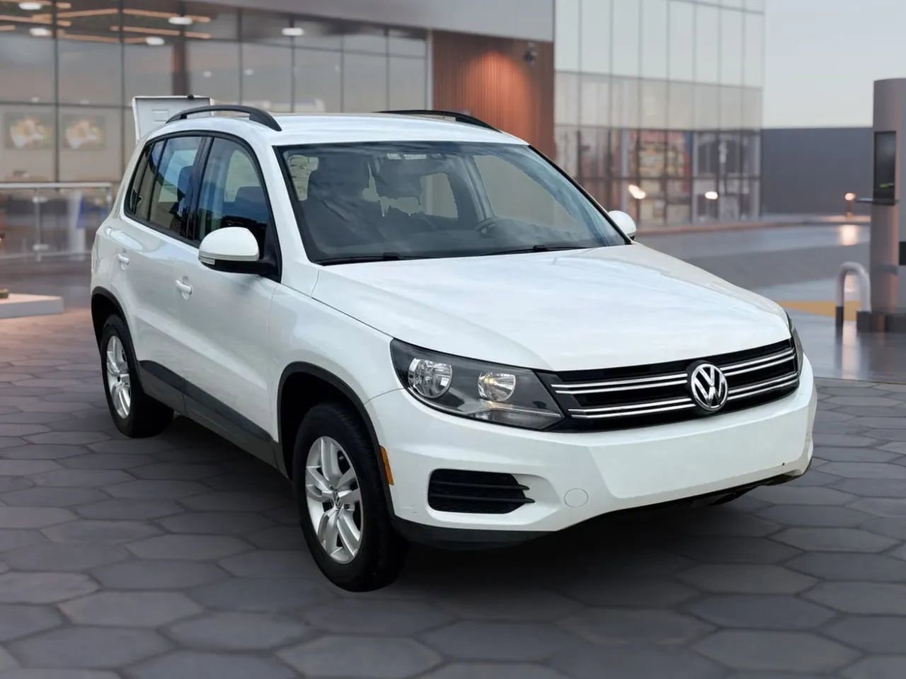 Used 2017 Volkswagen Tiguan S image 19