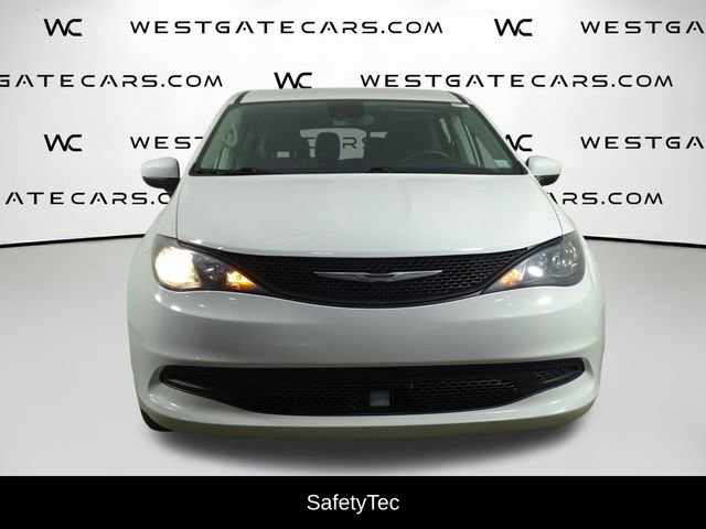 Used 2021 Chrysler Voyager L image 4