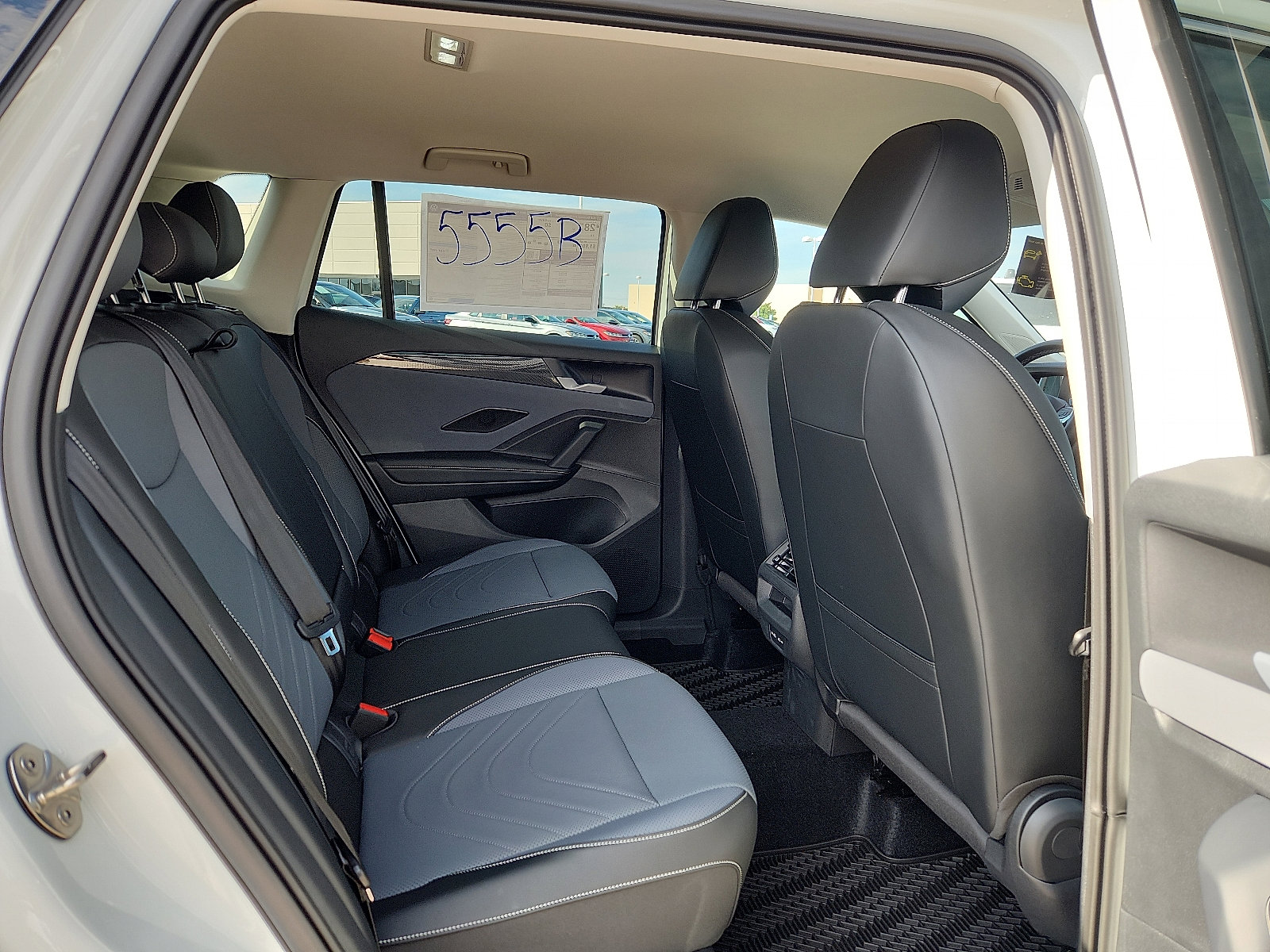 New 2025 Volkswagen Tiguan SE image 14