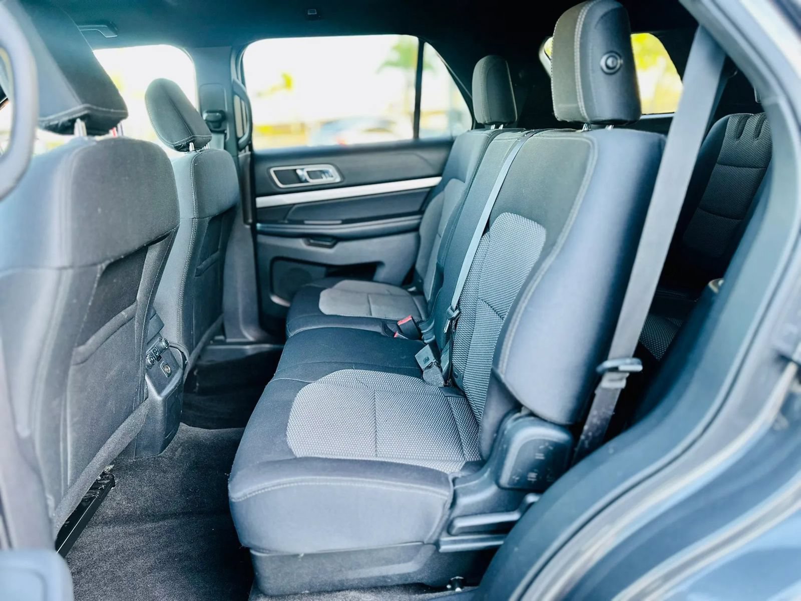 Used 2018 Ford Explorer XLT FWD image 11