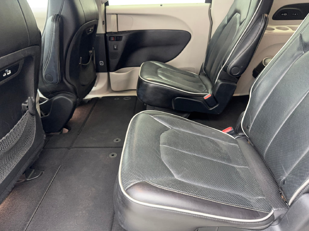 Used 2022 Chrysler Pacifica Limited FWD image 36