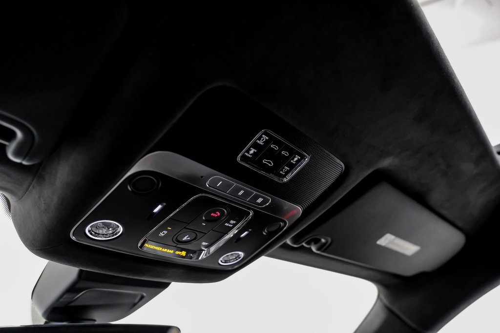 Used 2024 Bentley Flying Spur V8 image 19