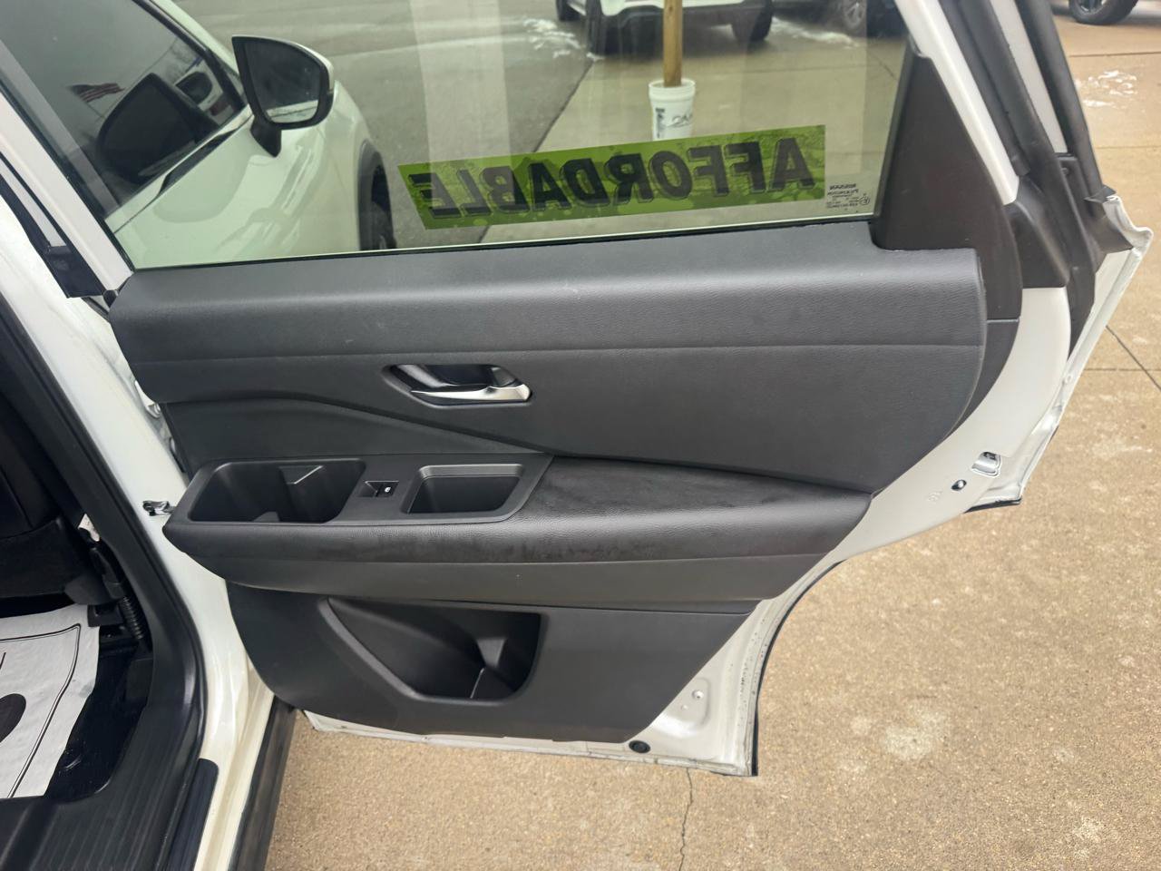 Used 2023 Nissan Pathfinder SL AWD/4WD image 15