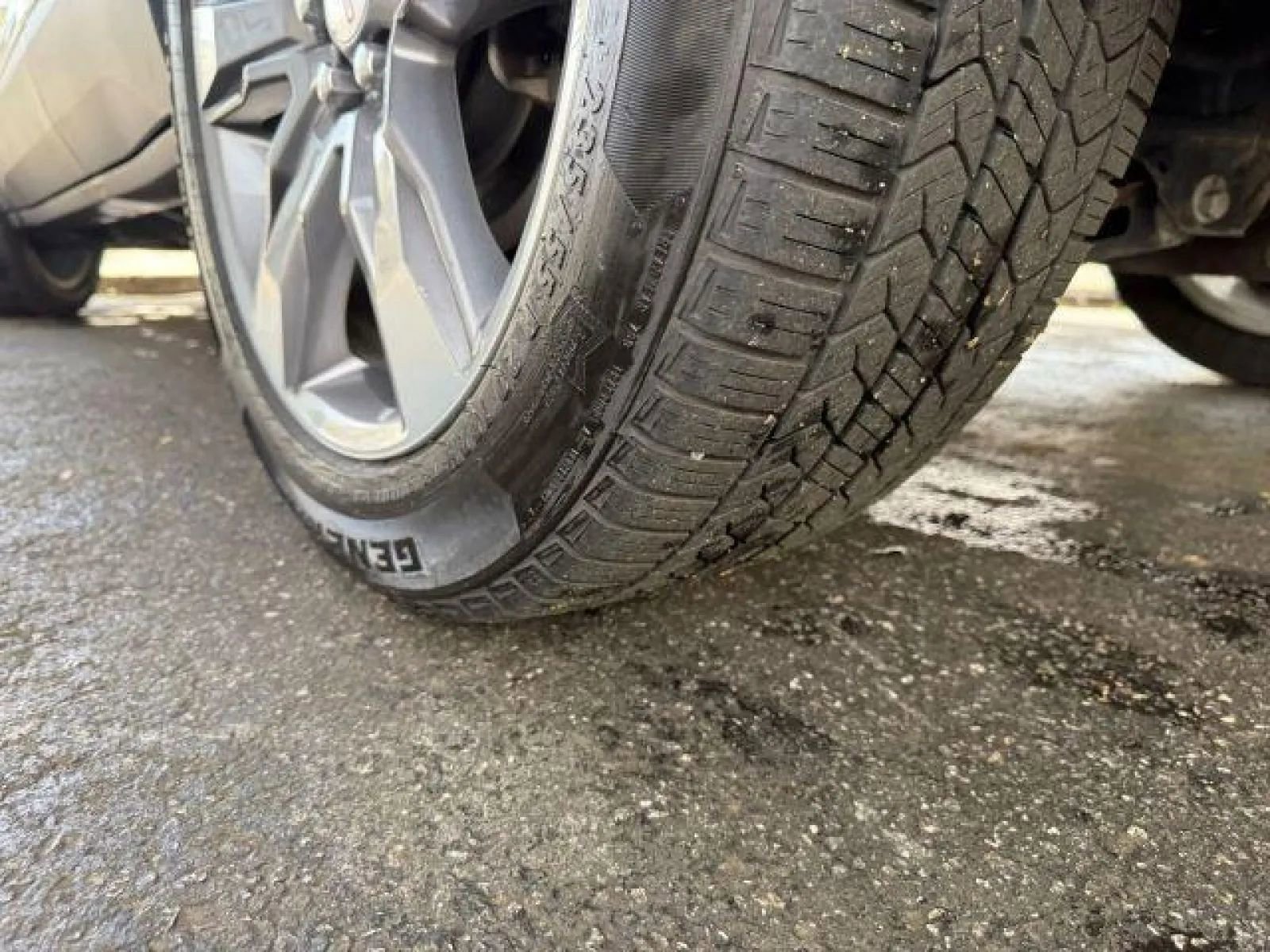 Used 2019 GMC Acadia SLT w/ LPO, Floor Liner Package image 46