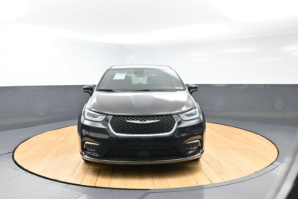 Used 2025 Chrysler Pacifica Select FWD image 41
