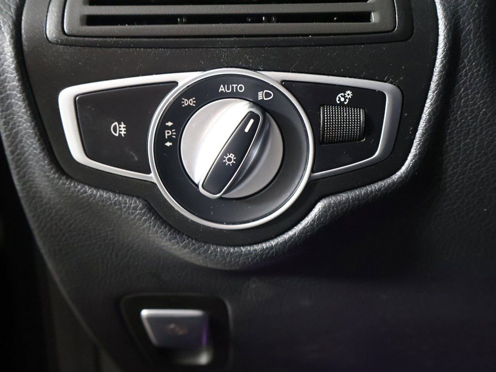 Used 2022 Mercedes-Benz GLC 300 4MATIC Coupe image 34