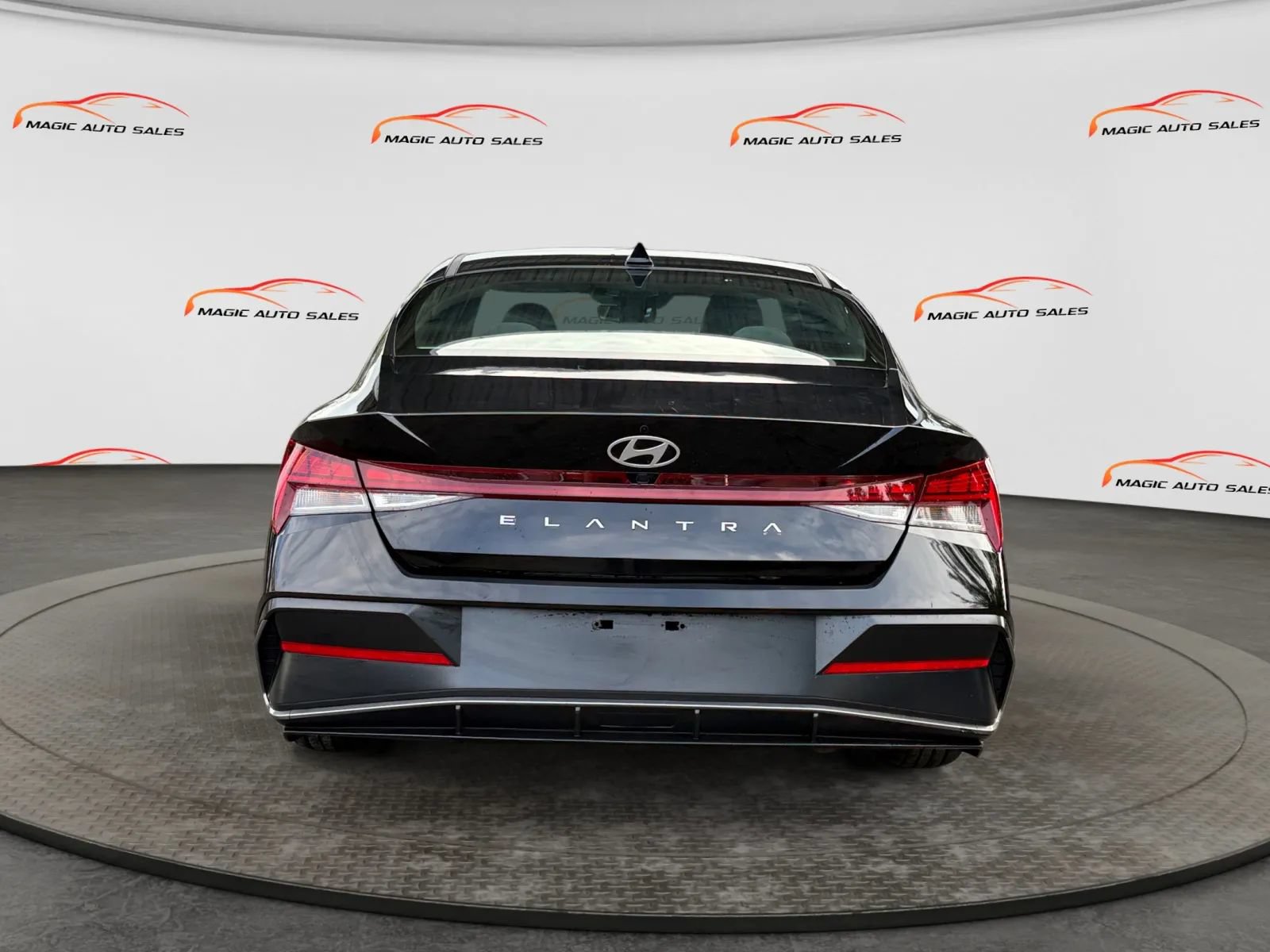 Used 2025 Hyundai Elantra SEL FWD image 9