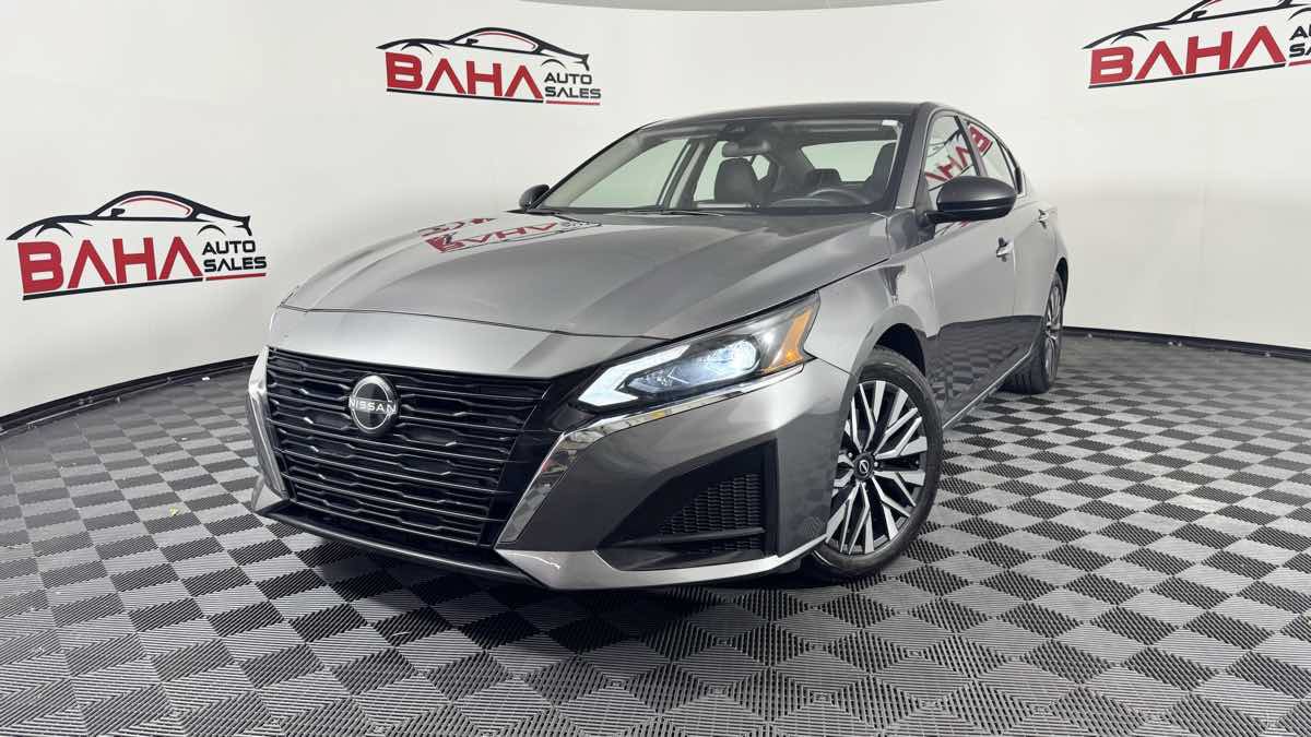Used 2024 Nissan Altima 2.5 SV FWD image 2