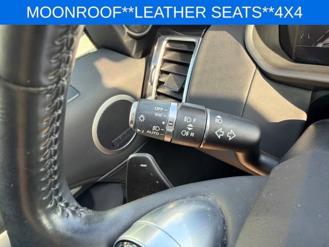 Used 2020 Land Rover Discovery Landmark AWD/4WD image 32