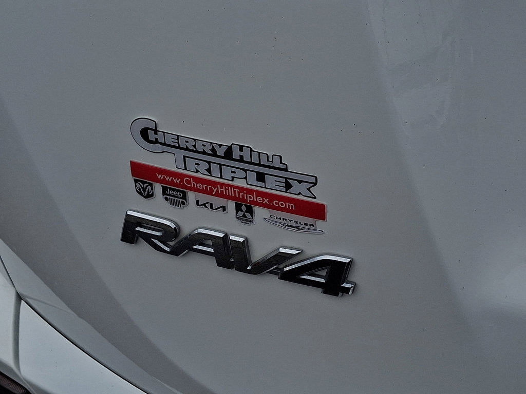 Used 2017 Toyota RAV4 SE AWD/4WD image 17