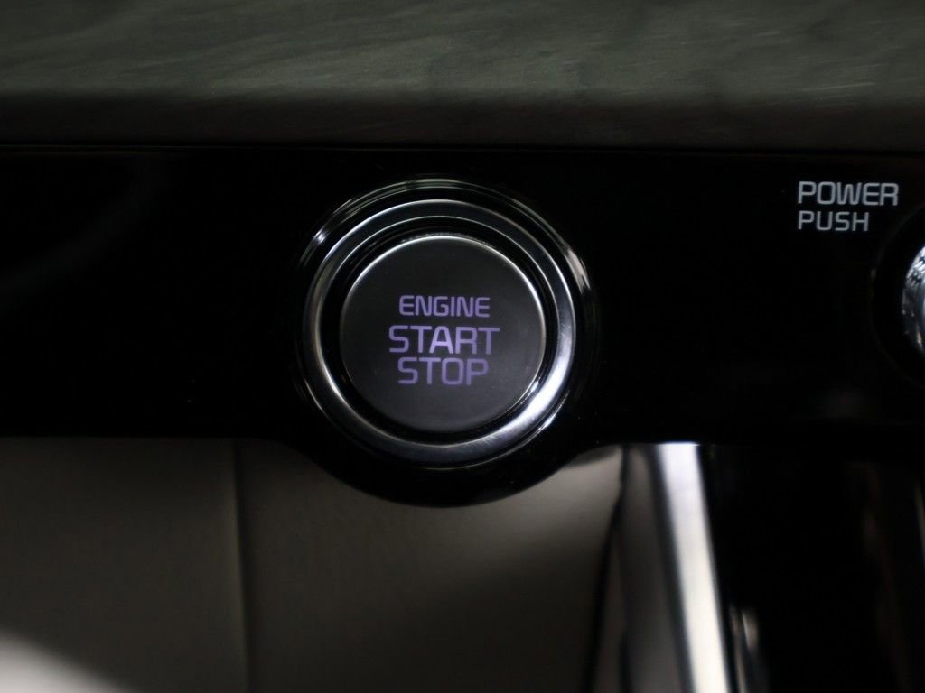 Used 2023 Kia Carnival EX FWD image 40