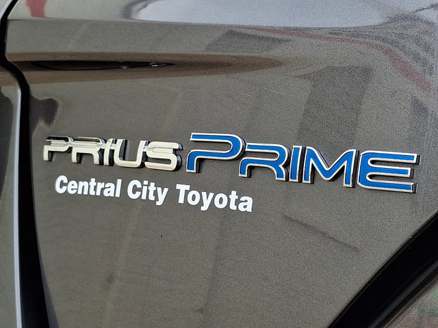 Used 2017 Toyota Prius Prime Premium image 32
