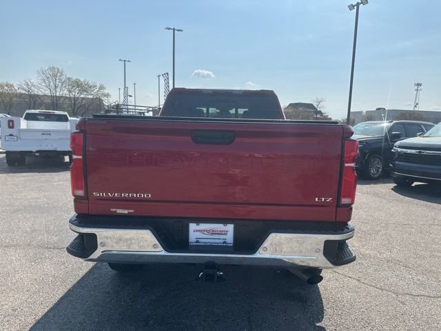 Used 2025 Chevrolet Silverado 2500 LTZ w/ LTZ Convenience Package AWD/4WD image 4