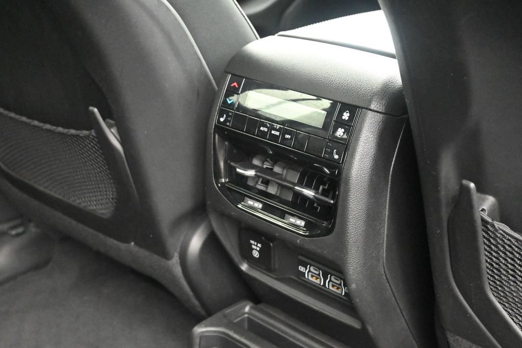 Used 2023 Jeep Grand Cherokee L Limited RWD image 18