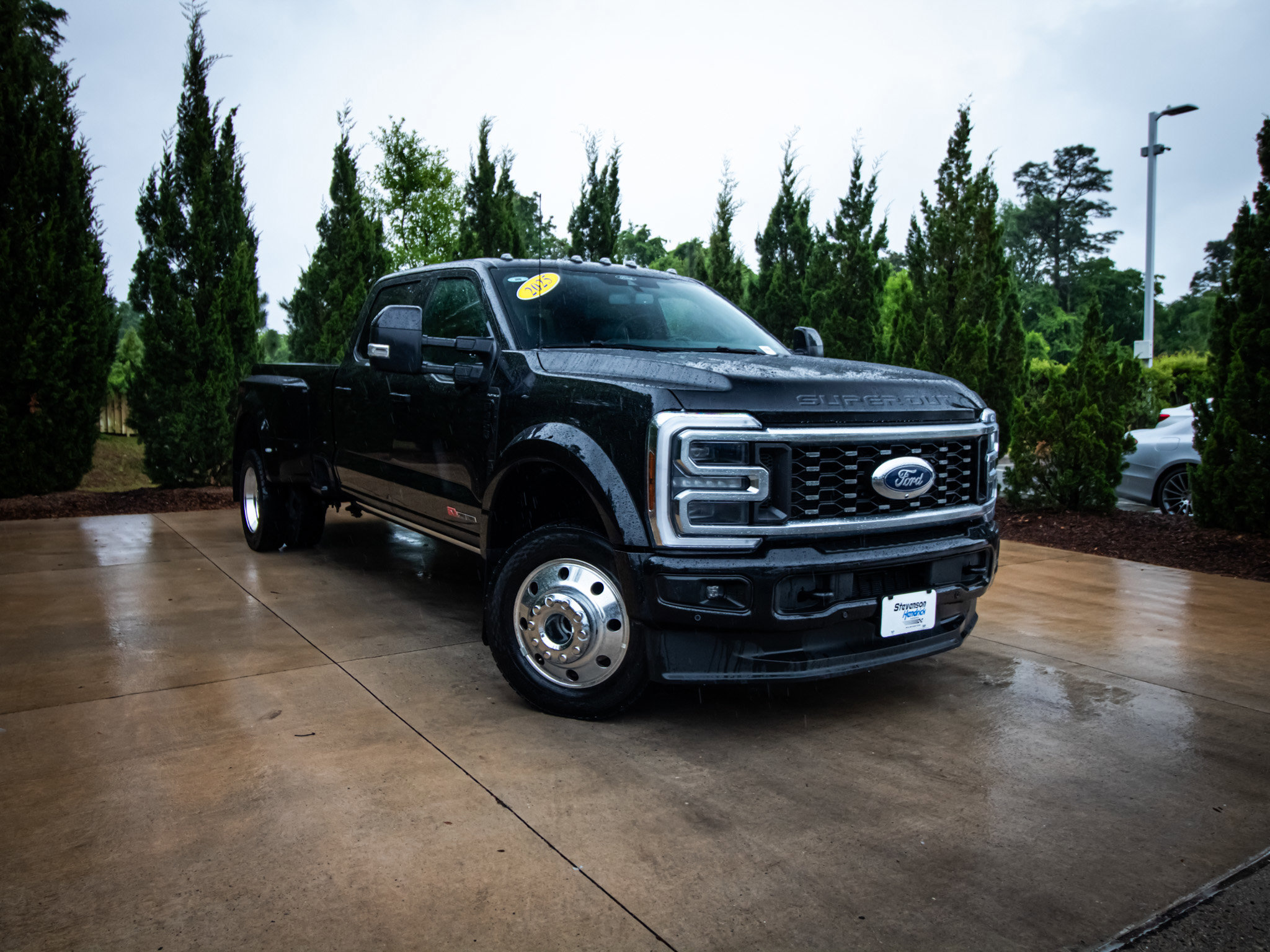 Used 2025 Ford F450 Platinum w/ FX4 Off-Road Package AWD/4WD image 2