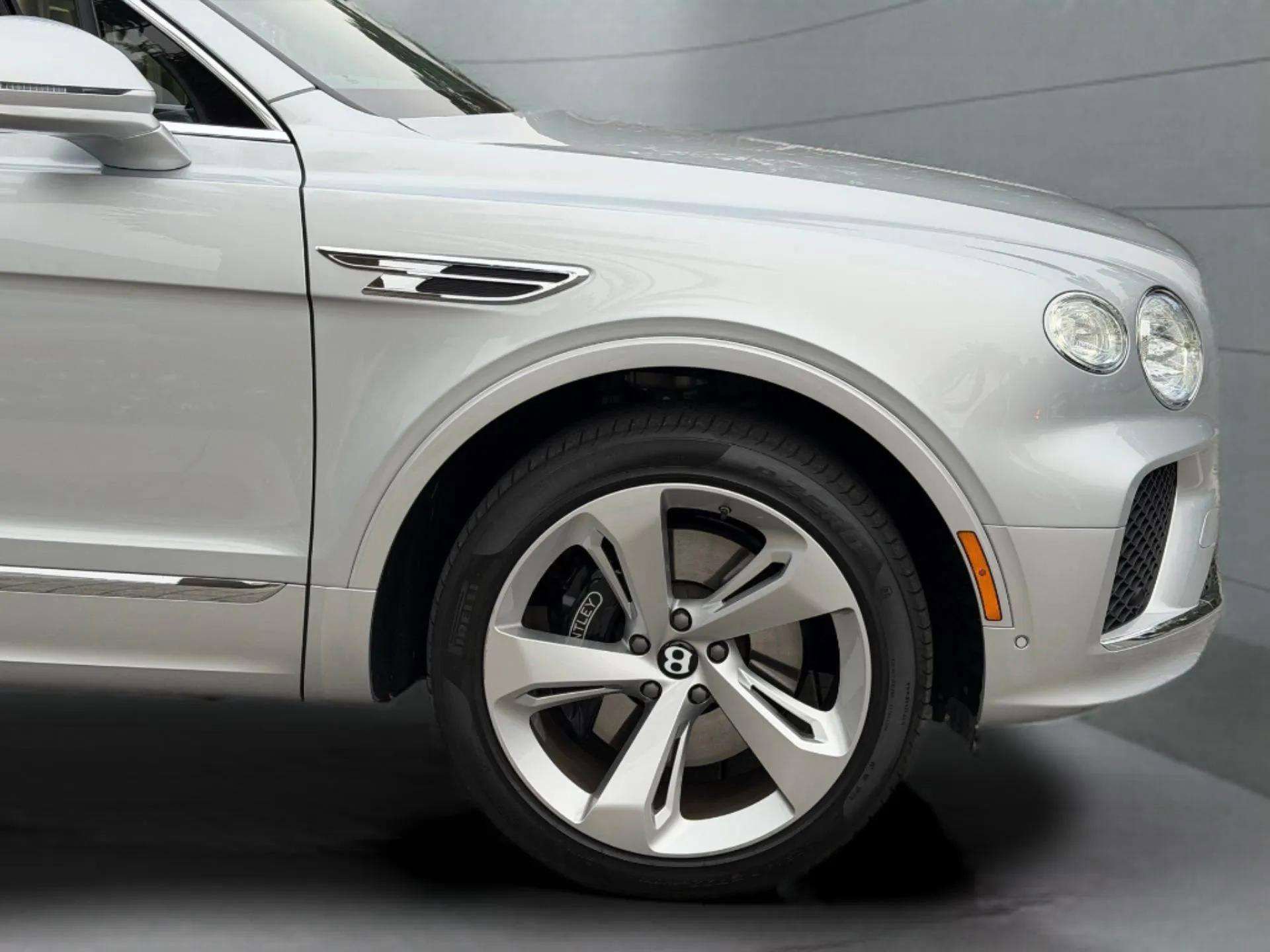 Used 2024 Bentley Bentayga Extended Wheelbase image 6