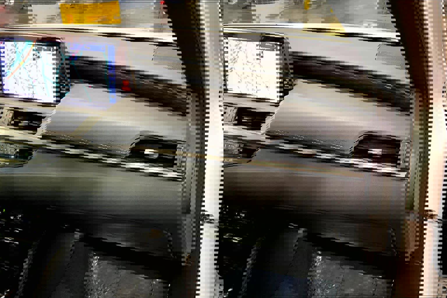 Used 2019 Lexus ES 300h w/ Premium Package image 19