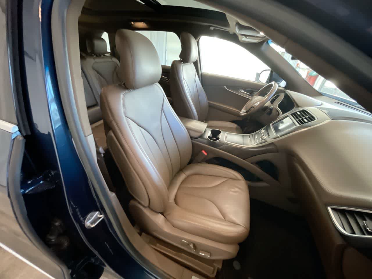 Used 2017 Lincoln MKX Reserve AWD/4WD image 25