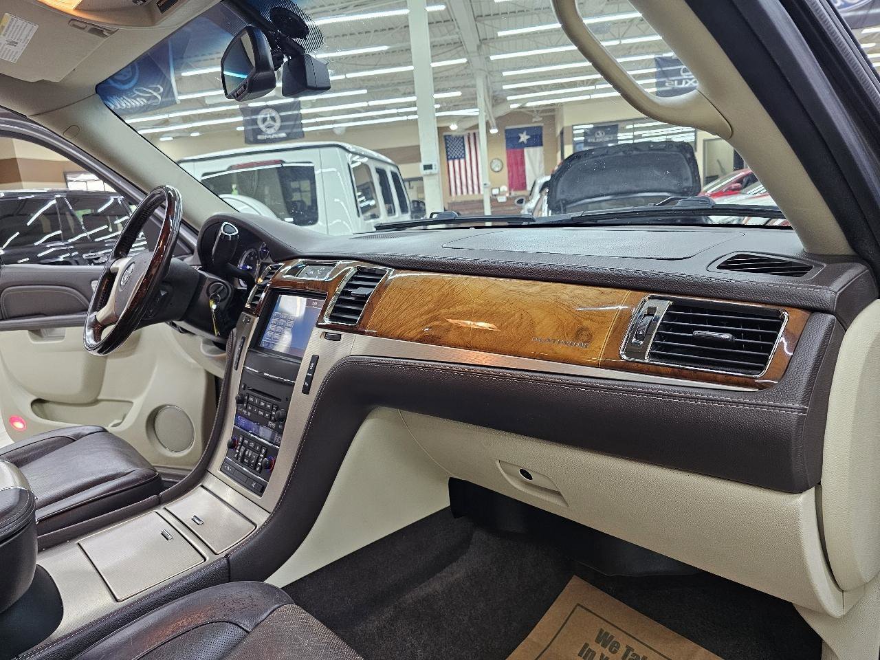 Used 2014 Cadillac Escalade Platinum AWD/4WD image 21