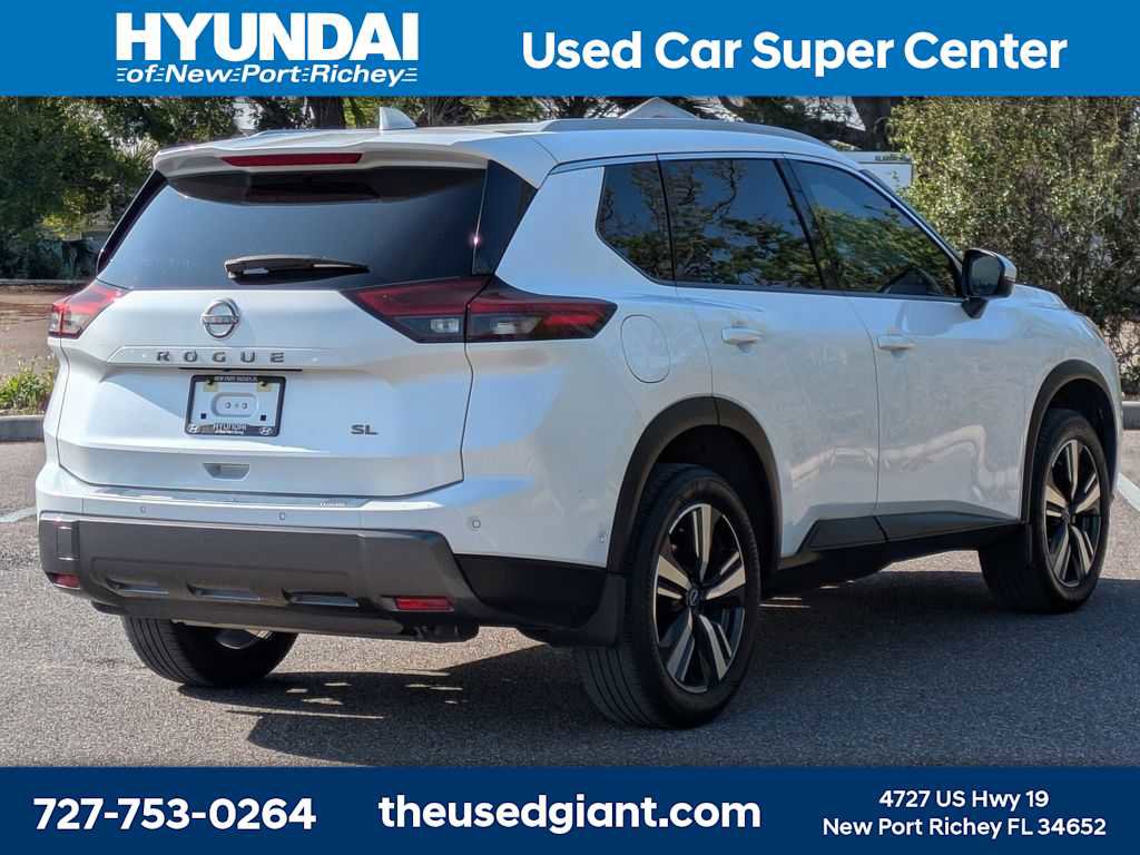 Used 2025 Nissan Rogue SL image 5