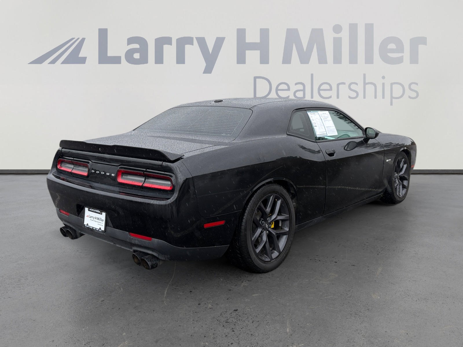 Used 2018 Dodge Challenger R/T RWD image 6