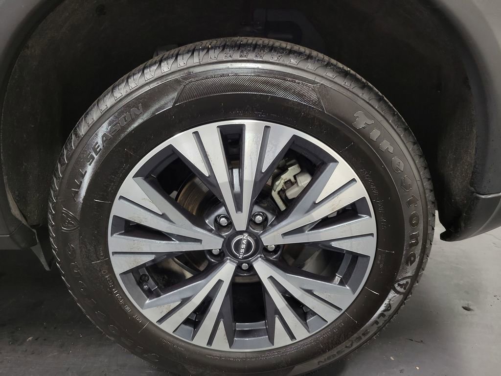 Used 2023 Nissan Rogue SV image 10