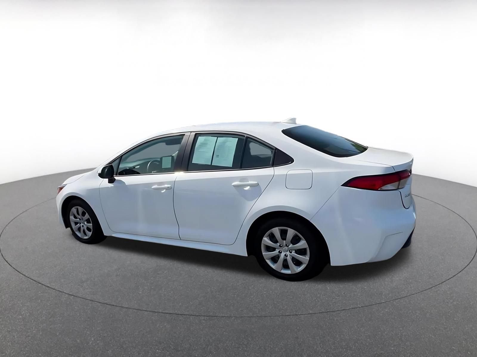Used 2025 Toyota Corolla LE FWD image 9